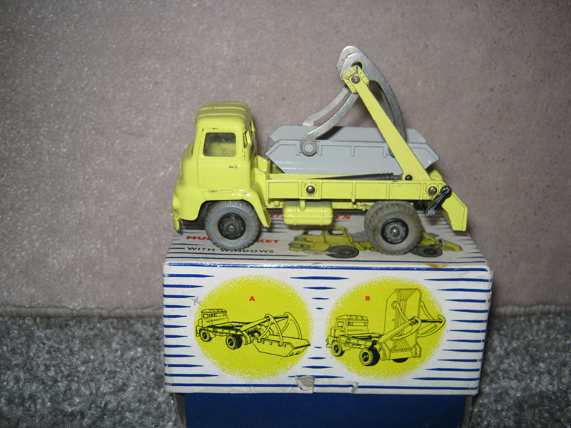 Dinky Super Toys 966 Marrel Multi-Bucket Unit Boxed. Pale Yellow Body Grey Skip and Tyres Black Hubs