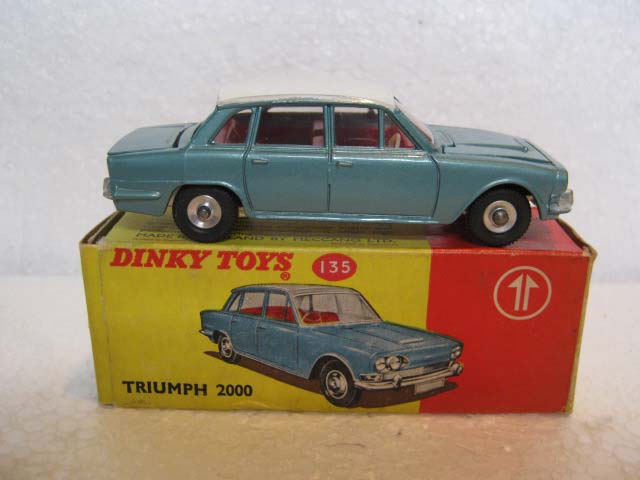 Dinky Toys 135 Triumph 2000 Saloon Metallic Green with White Roof