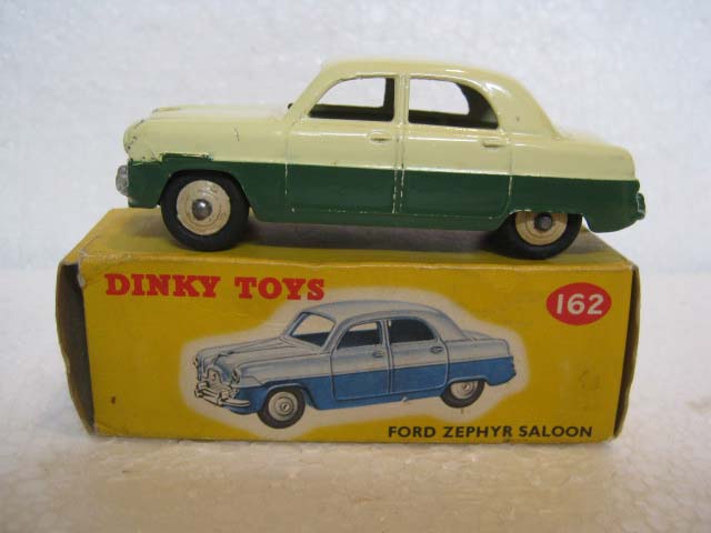 Dinky Toys 162 Ford Zephyr Saloon Cream Upper Body, Dark Green Lower Body, Cream Hubs