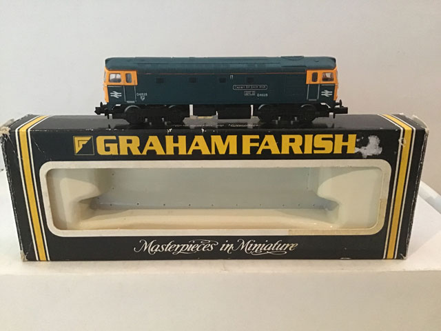 Graham Farish Railways FA 83111 Class 33 Bo-Bo Locomotive Captain Bill Smith RNR R/N D6525 BR Blue Livery