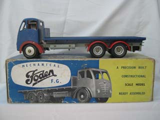 Foden FG 6-Wheel Platform Lorry, Blue Body, Red Wings, Grey Chassis