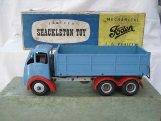 Foden FG 6-Wheel Tipper Lorry, Blue Body, Red Wings, Grey Chassis
